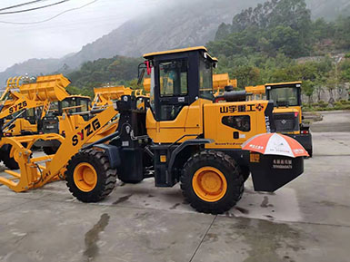 恭喜羅總喜提新車，山宇裝載機940走起，山宇重工，助您成功！